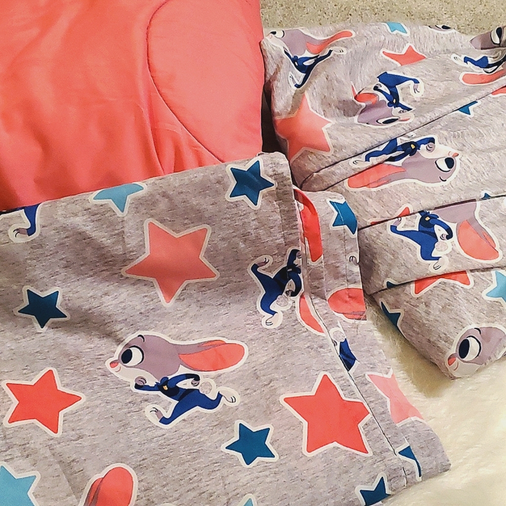 Zootopia Judy Complete Full Size Bedding.
